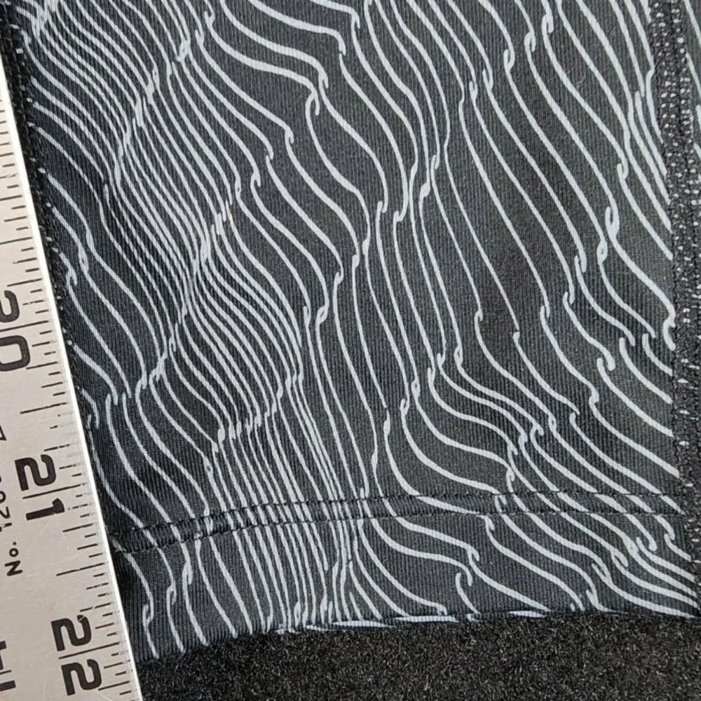 Nike Dri-FIT Epic Lux Crop Leggings Gray Wave Print Womens‎ S 799814-010 Running